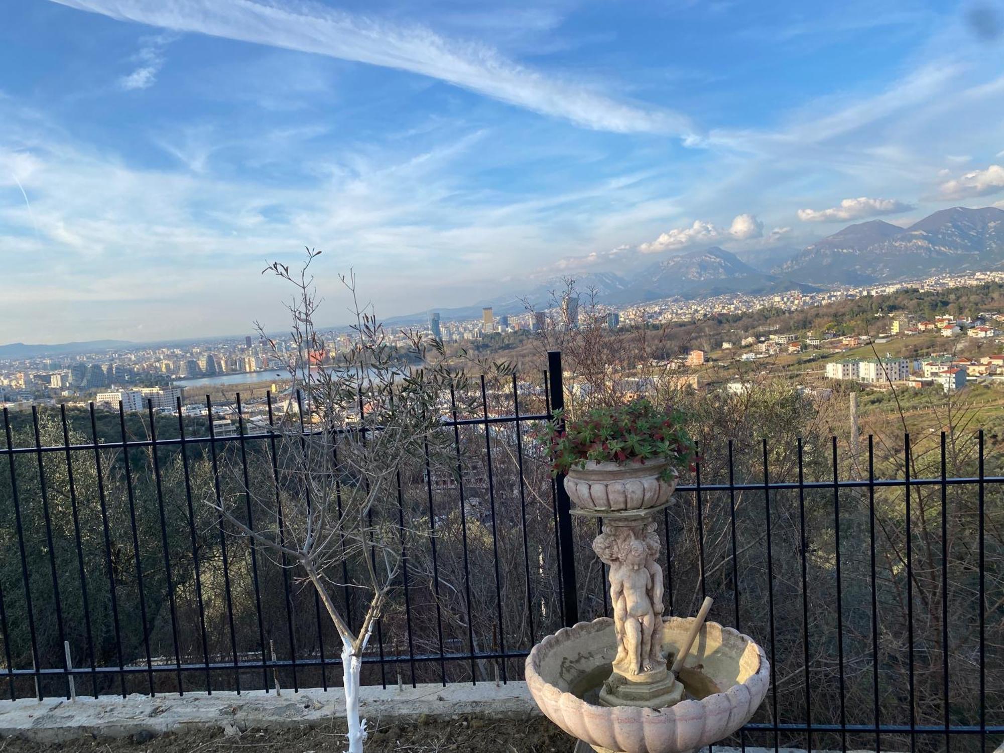 Private In Villa, City Side